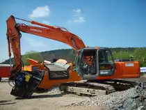 Hitachi Zaxis ZX 210 LC aufgenommen bei der Hausausstellung eines Baumaschinenhändlers in Schweich am 26.04.2008
