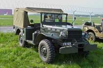 . Dodge WC 52, gesehen am 02.05.2015 bei einer Fahrzeugaustellung in Luxemburg.