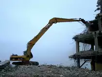 Caterpillar 330C L am 02.02.2007 bei Abbrucharbeiten auf dem Kirchberg bei Luxembourg