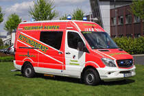 Krankentransportwagen (KTW) der Freiwilligen Feuerwehr Kempen.

Technische Daten:

Mercedes-Benz Sprinter 316 CDi

Automatikgetriebe

Ausbau durch die Firma GSF

Zwecks Foto Termin am 1.05.2015 von mir aufgenommem