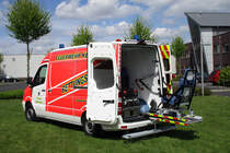 Krankentransportwagen (KTW) der Freiwilligen Feuerwehr Kempen.

Technische Daten:

Mercedes-Benz Sprinter 316 CDi

Automatikgetriebe

Ausbau durch die Firma GSF

Zwecks Foto Termin am 1.05.2015 von mir aufgenommem