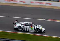 Mitzieher der Nr.91, der 470 PS starke Porsche 911 RSR,(siebten Generation der Sportwagenikone 911), kammen die Porsche-Werksfahrer vom  Porsche Team Manthey: Porsche-Junior Sven Müller und Kévin Estre nach einer starken Leistung bei ihrer WEC-Premiere als Dritte ins Ziel. Am 2.Mai 2015 in Spa Francorchamp beim FIA WEC Langstrecken Rennen. Nicht ganz sauber nach knapp 3 Rennstunden.