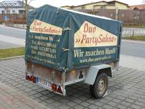 Pritschen Anhänger mit Plane Werbedruck DUO Party Sahne an der Nordsee 14,03,2015 
