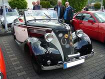 Frontansicht eines Ford Eifel Cabriolet mit Deutsch-Karosserie. 1937 - 1939. Prinz-Friedrich-Oldtimertreffen am 17.05.2015 in Essen-Kupferdreh.