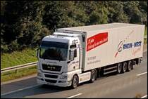 Dieser schne weie MAN TGX 18.440 der RHEIN-WEST Logistik wurde am Nachmittag des 25.09.2008 bei Ldenscheid auf den Chip gebannt.
