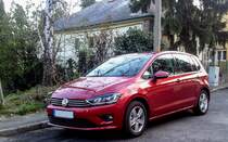 VW Golf Sportsvan  Sunset Red Metallic . Foto: 07.04.2015