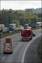 Nachschuss auf den Schwertransport. Das Begleitfahrzeug ist ein VW ?? (25.09.2008)
