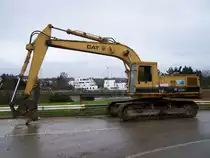 Caterpillar 235C auf dem Kirchberg bei Luxembourg (26.11.2006)