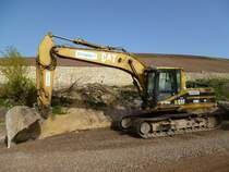 Caterpillar 320B L in der Nähe von Stadtbredimus (Lux.) am 10.04.2010