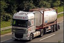 Dieser sch�ne silberne DAF XF105.410 aus Belgien ist mit einem Tankcontainer auf dem Weg ins Ruhrgebiet. (25.09.2008)
