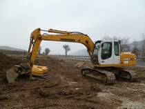 Liebherr R 317 Litronic auf einer Baustelle an der B419 zwischen Nittel und Rehlingen (03.03.2013)