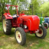 Porsche Super steht glänzend bei der Oldtimerveranstaltung in Hainzell, Mai 2015
