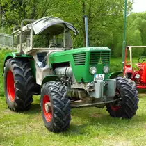 mit dem Deutz 8006 war ein weiteres Schwergewicht bei der Oldtimerveranstaltung in Hainzell zu sehen, Mai 2015