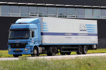 Mercedes LKW in Amsterdam am Flughafen 20.5.2015