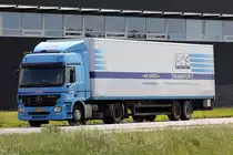 Mercedes LKW in Amsterdam am Flughafen 20.5.2015