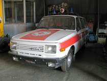 Sanit�tswagen Wartburg 353  Tourist  , ab Modelljahr 1985, des DRK der DDR, Museumsfest Beuster 27.07.2008

