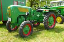 Holder steht in Hainzell im Mai 2015