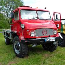 Unimog als feuerrotes Spielmobil war in Hainzell zu bewundern, Mai 2015