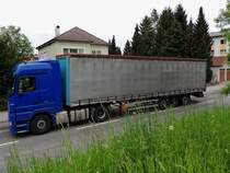 ACTROS 1844, und die lässige Fahrerhaltung; 150515