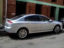 Renault Laguna III, bei einer Baustelle. Aufnahmedatum: 02.05.2015