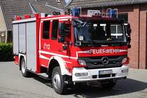 Tanklöschfahrzeug 20/40 mit Sonderlöschmitteln (TLF 20/40-SL) der Feuerwehr Nettetal, 

Löschzug Breyell.

Fahrgestell: Mercedes-Benz Atego 1529 AF

Aufbau: Schlingmann

Am 22.05.15 zwecks Foto Termin aufgenommen