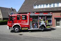Tanklöschfahrzeug 20/40 mit Sonderlöschmitteln (TLF 20/40-SL) der Feuerwehr Nettetal, 

Löschzug Breyell.

Fahrgestell: Mercedes-Benz Atego 1529 AF

Aufbau: Schlingmann

Am 22.05.15 zwecks Foto Termin aufgenommen