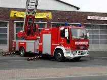 IVECO/Magirus DLK 23/12 CS (Florian Maintal 1-30-1) am 24.05.15 beim Tag der Offenen Tür in Maintal Dörnigheim