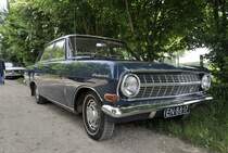 Opel Rekord (1963–1965). Hier in Schierwaldenrath  Schiene trift Strasse  am 24.Mai 2015