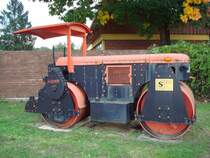 dieselbetriebene Strassenwalze der Firma  Hamm  Bauj.1968 4,6tGewicht abgestellt als techn.Denkmal  Sept.2008