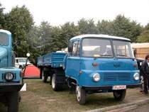 Der letzte noch erhaltene Robursattelzug beim Lanztreffen in Markleeberg 2004. Er geh�rt heute zur Sammlung der Rottelsdorfer Schlepperfreunde.