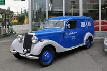 Mercedes Benz 170 V aus den 50er Jahren vor einer Garage. Die Aufnahme stammt vom 08.06.2015.