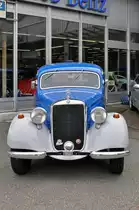 Mercedes Benz 170 V aus den 50er Jahren vor einer Garage. Die Aufnahme stammt vom 08.06.2015.