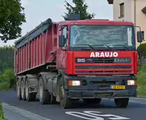 . DAF 95 mit Kipperauflieger, fotografiert am 08.06.2015