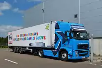 . Volvo Sattelzug steht zum Endladen bereit.  11.06.2015