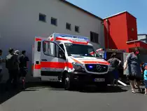 Nagelneuer Mercedes Benz Sprinter RTW des DRK Hanau am 07.06.15 beim Tag der Offenen Tür