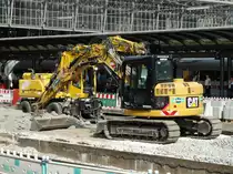 CAT Bagger am 12.06.15 in Frankfurt am Main Hbf