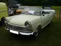 DKW F12 Roadster. Der Roadster wurde im September 1963 vorgestellt und von Januar bis Dezember 1964 in 2794 Einheiten bei den Karosseriewerken Baur/Stuttgart produziert. Der 
3-Zylinderreihenzweitaktmotor leistet 45 PS aus 889 cm³ und ist schon mit einer Frischölautomatik ausgerüstet. Oldtimertreffen Voerde am 13.06.2015.