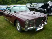 Facel Vega HK 500. 1958 - 1961. Er basierte auf dem Bereits 1954 vorgestellten Facel Vega. Der nur 490 mal produzierte HK 500 war das Topmodell der Baureihe und kostete bei seiner Markteinführung DM 38.320,00. Angetrieben wird der Sportwagen von einem V8-motor aus dem Regal der Chrysler-Gruppe mit 5915 cm³ Hubraum. Seine Leistung beträgt 360 PS und verhilft dem Wagen zu einer Höchstgeschwindigkeit von 230 km/h. Oldtimertreffen Voerde am 13.06.2015.