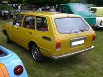 Toyota Corolla der dritten Serie als Kombi. 1974 - 1979. Deutlich europäischer als seine Konkurrenten aus Japan, gab sich die dritte Corolla-Generation, die im Frühjahr 1975 zu den Händlern rollten. Der Corolla war wahlweise mit 1166 cm³ Motor mit 55 PS oder einem 1588 cm³ Motor mit wahlweise 73 PS oder 84 PS lieferbar. Oldtimertreffen Voerde am 13.06.2015.