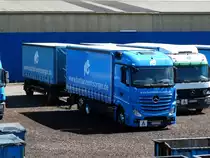 Ein Mercedes Benz Actros am 14.06.15 in Koblenz Lützel über den Zaun fotografiert