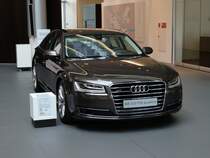 Audi A8 am 18.06.15 im Audi Forum Neckarsulm 