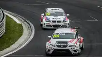 Seat Leon und BMW 3 Tourenwagen der ETCC, aufgenommen am 03.05.2015.
