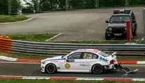 Beschádigter BMW 3 Tourenwagen der ETCC, aufgenommen am 03.05.2015.
