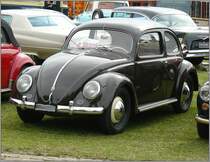 VW Kfer mit Bretzelfenster Bj 1952, noch mit den Orginal Richtungsanzeiger in der B Sule. 21.09.2008