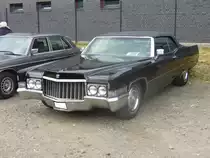 Cadillac Series 60 Special Convertible des Jahrganges 1970. Dieser Luxuscabriolet wird von einem V8-motor, der aus 7729 cm³ Hubraum 380 PS leistet, angetrieben. Oldtimertreffen an der  Alten Dreherei  am 20.06.2015.