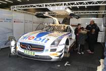 Mercedes-Benz SLS AMG GT3,Team Zakspeed,Fahrer: Sebastian Asch (Ammerbuch) und Luca Ludwig (Bonn)nach dem Rennen Pitwork in der Box. Spa Francorchamps am 20.6.2015 ADAC GT Masters 