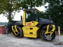 Bomag BW 174 AP-4 AM abgestellt auf einem Parkplatz an der B268 in der Nähe von Pellingen, 04.10.2014