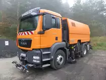 MAN TGS 18.320 abgestellt auf einem Parkplatz an der B52 am 24.10.2014