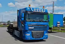 . DAF XF Sattelzug, abgestellt auf einem Parkplatz. 28.06.2015