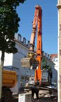 Hitachi Zaxis 350C von  WEIDER-Erdarbeiten  eingesetzt auf einer Abrißbaustelle in Fulda im Juni 2015